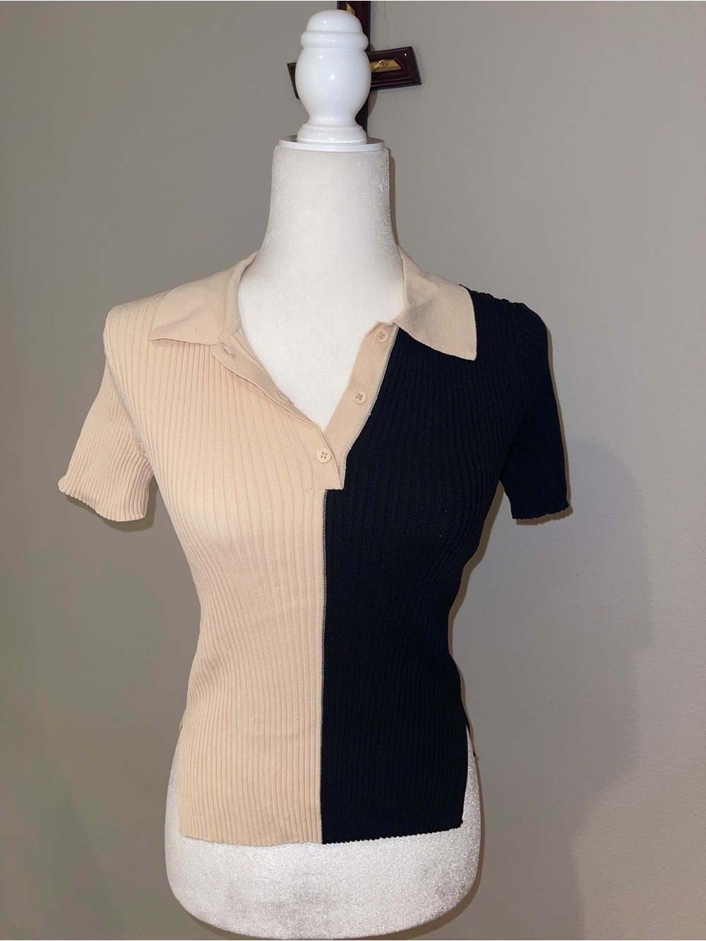 STAUD Beige and Black Split Ribbed Polo Tee